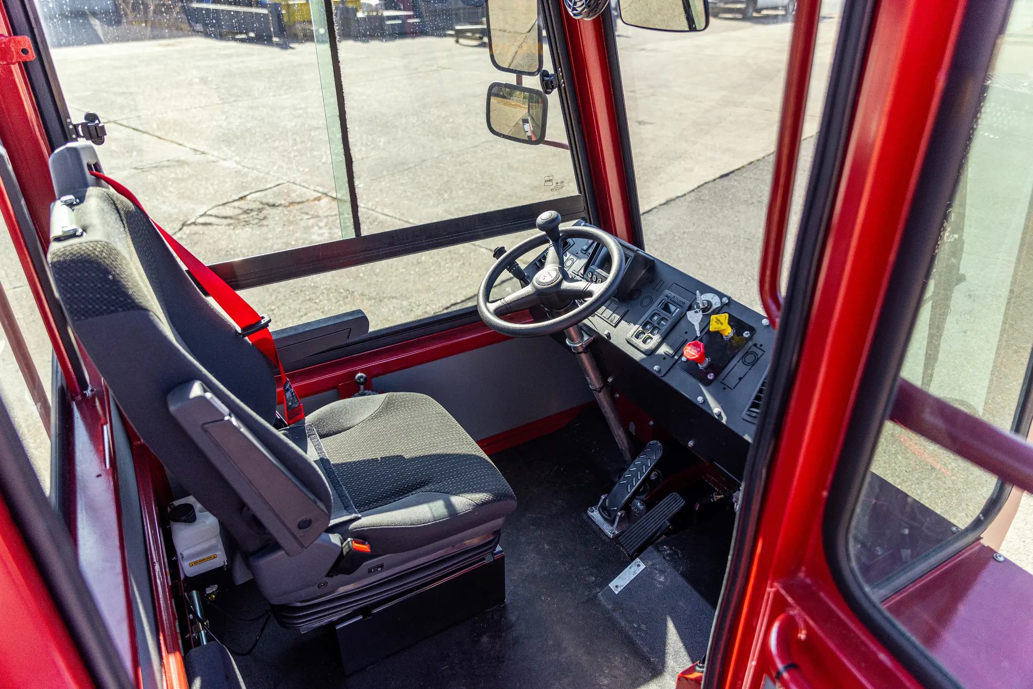 Yt 220 Terminal Tractor (8)